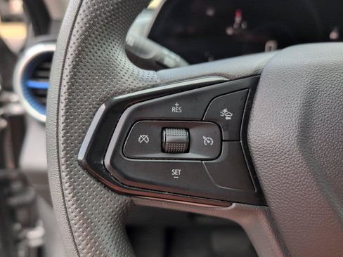 Used 2025 Chevrolet Trax LT FWD image 27
