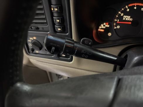 Used 2004 GMC Sierra 2500 SLT w/ Heavy-Duty Power Package AWD/4WD image 26