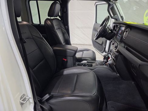 Used 2022 Jeep Wrangler Unlimited Sahara w/ Cold Weather Group image 11