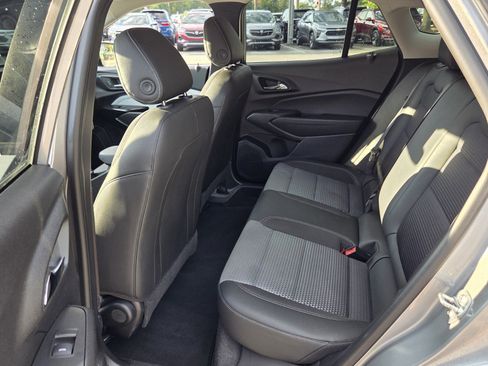Certified 2025 Chevrolet Trax LT w/ LT Convenience Package FWD image 13