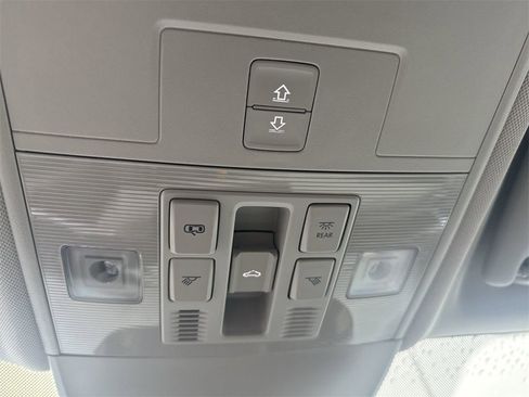 New 2026 Volkswagen Taos SE image 12