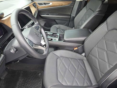 Used 2024 Volkswagen Atlas SE w/ Panoramic Sunroof Package image 13