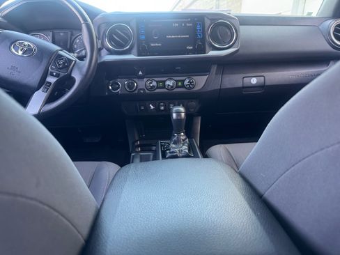 Used 2018 Toyota Tacoma TRD Sport AWD/4WD image 20
