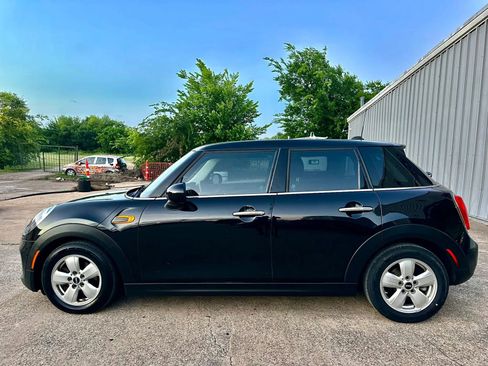 Used 2019 MINI Cooper 4-Door Hardtop FWD image 3