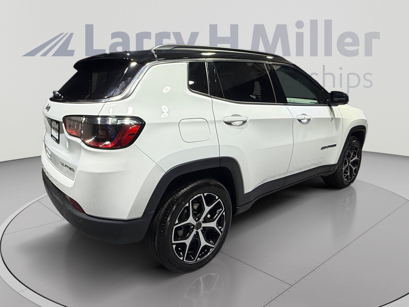 Used 2025 Jeep Compass Limited AWD/4WD image 5