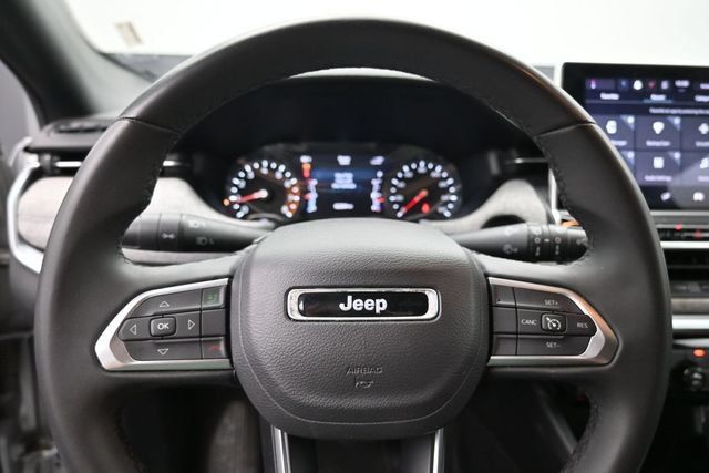 Used 2024 Jeep Compass Latitude AWD/4WD image 16