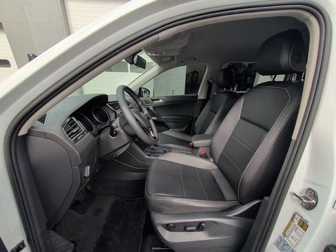 Used 2021 Volkswagen Tiguan SE AWD/4WD image 11
