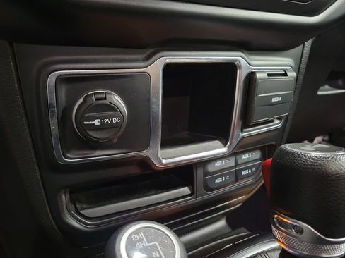 Used 2021 Jeep Wrangler Sport AWD/4WD image 17