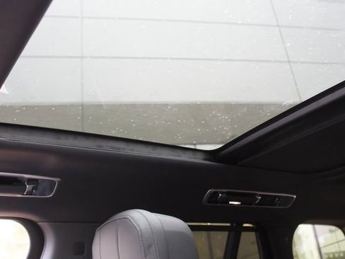 New 2025 Land Rover Range Rover SE image 19