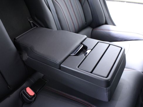 Used 2021 Maserati Quattroporte S image 16