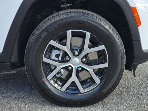 New 2025 Jeep Grand Cherokee L Limited image 14