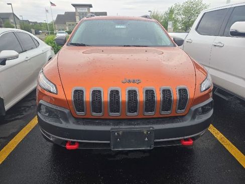 Used 2015 Jeep Cherokee Trailhawk AWD/4WD image 2
