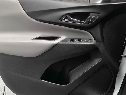 Used 2022 Chevrolet Equinox LS w/ LS Convenience Package FWD image 6