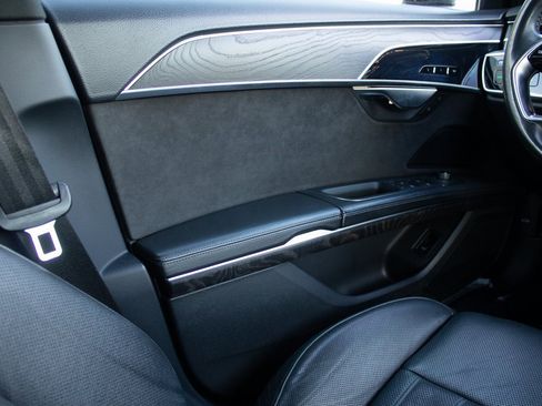 Used 2021 Audi A8 L 3.0T w/ Executive Plus Package image 19