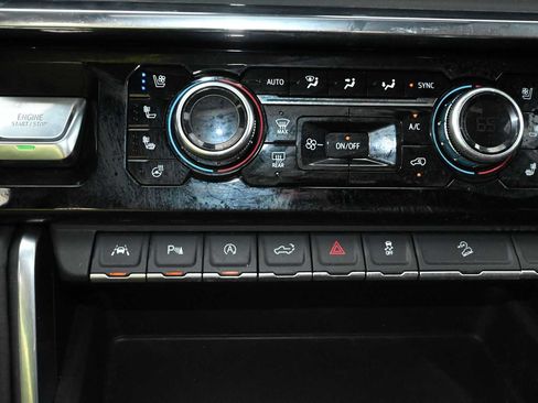 Used 2025 GMC Sierra 1500 Denali Ultimate AWD/4WD image 17