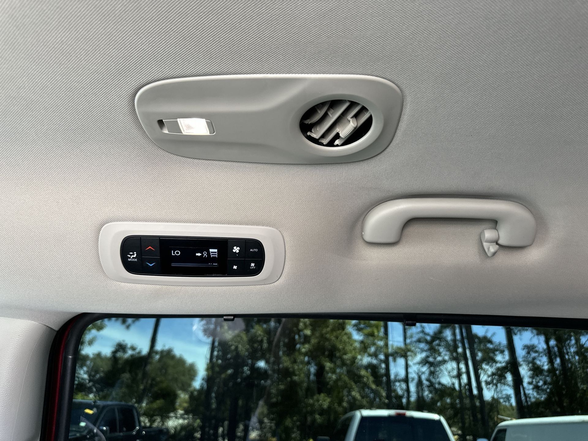 Used 2022 Chrysler Pacifica Touring-L AWD/4WD image 21