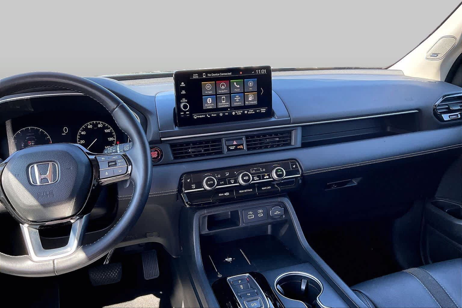 Used 2023 Honda Pilot Touring image 7
