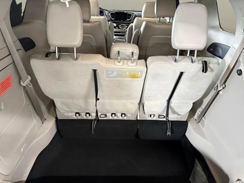 Used 2021 Chrysler Pacifica Touring-L FWD image 27