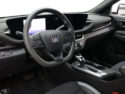 Used 2025 Buick Envista Preferred w/ Convenience II Package FWD image 12
