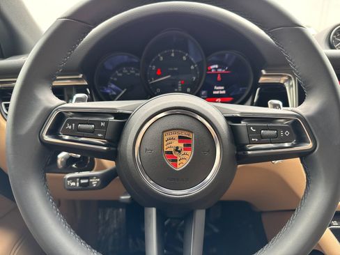 Certified 2025 Porsche Macan image 26