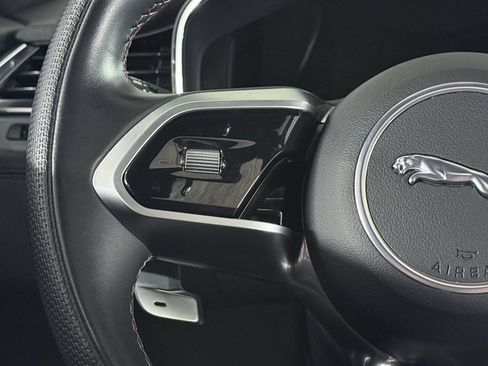 Used 2023 Jaguar F-PACE SVR image 41