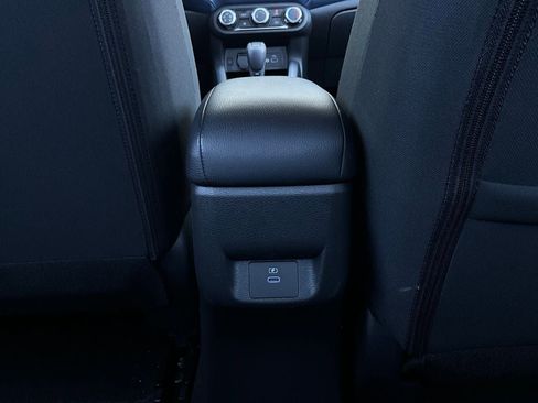 Used 2025 Nissan Versa SV image 11