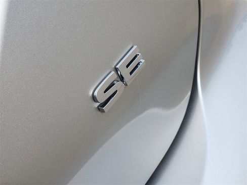 New 2025 Mitsubishi Outlander SE image 7