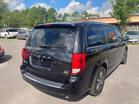 Used 2017 Dodge Grand Caravan SXT w/ Rear Park Assist Package FWD image 5