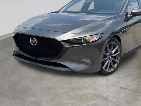 Used 2019 MAZDA MAZDA3 Hatchback w/ Preferred Package FWD image 5