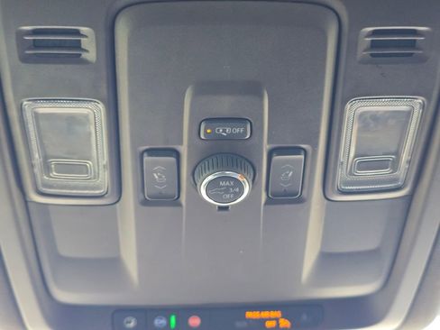 Used 2025 GMC Yukon XL Elevation AWD/4WD image 30