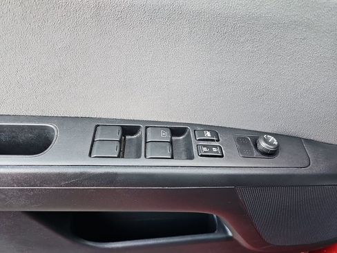 Used 2010 Nissan Sentra 2.0 SR w/ Convenience Pkg FWD image 26