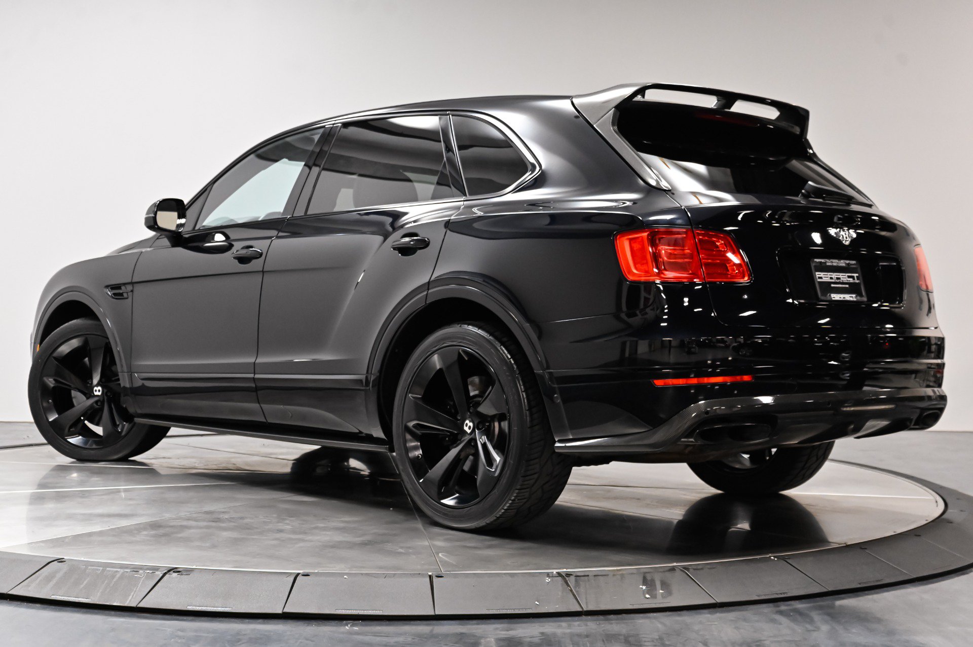 Used 2018 Bentley Bentayga w/ Black Specification AWD/4WD image 45
