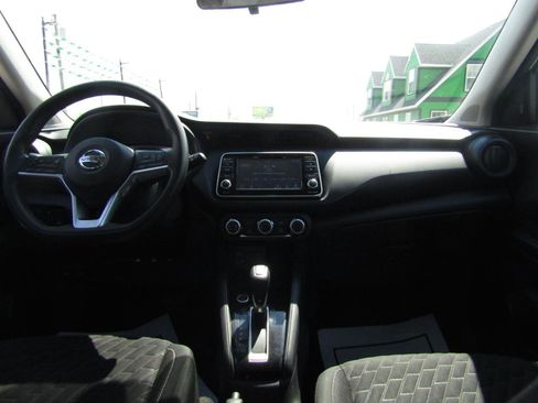 Used 2021 Nissan Kicks S FWD image 13
