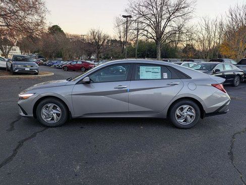 New 2026 Hyundai Elantra SE image 7