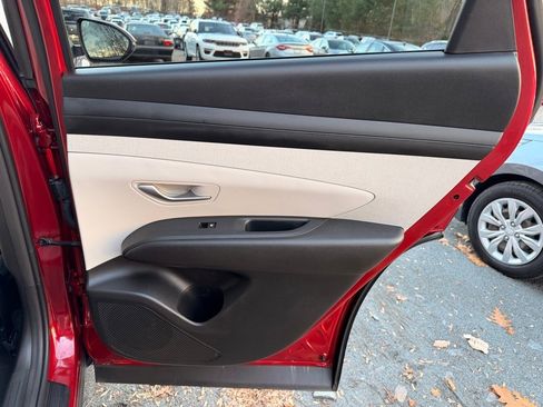 Certified 2025 Hyundai Tucson SEL image 11