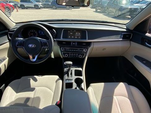 Used 2018 Kia Optima LX w/ 17" Alloy Wheels Package FWD image 12