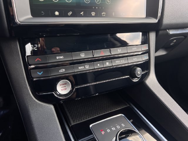 Used 2020 Jaguar F-PACE Premium AWD/4WD image 26