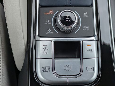 Certified 2025 Kia Telluride SX Prestige AWD/4WD image 30