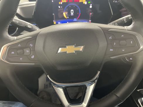 Used 2025 Chevrolet Trax LT w/ LT Convenience Package image 16