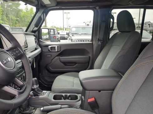 New 2025 Jeep Gladiator Sport image 37