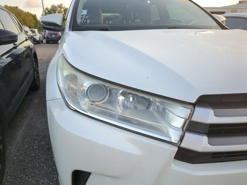 Used 2018 Toyota Highlander LE FWD image 9