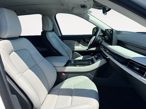 New 2026 Lincoln Aviator AWD image 18