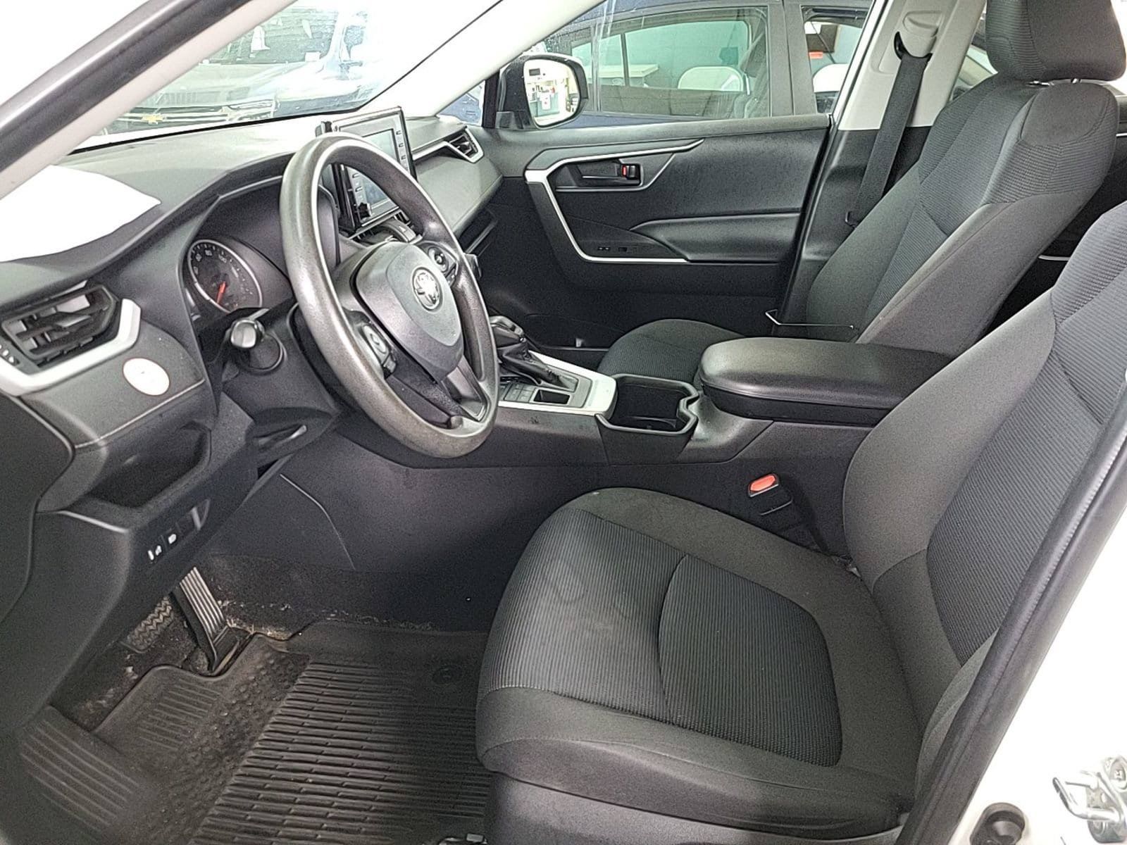 Used 2022 Toyota RAV4 LE AWD/4WD image 8