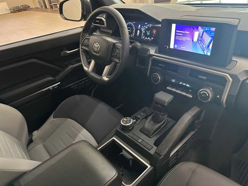 Certified 2025 Toyota Tacoma TRD Off-Road AWD/4WD image 28