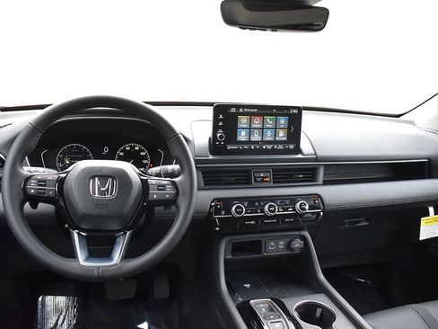 New 2025 Honda Pilot Touring image 12