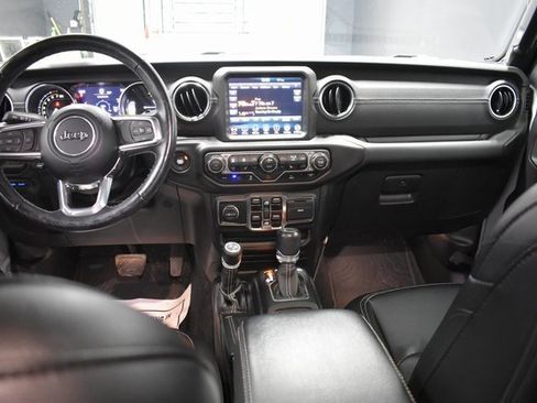 Used 2022 Jeep Wrangler Unlimited Sahara w/ Cold Weather Group image 13