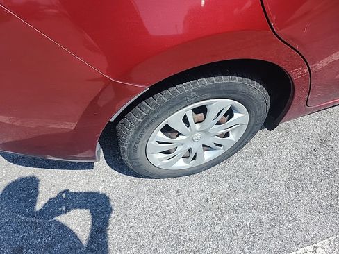 Used 2019 Toyota Yaris L FWD image 9