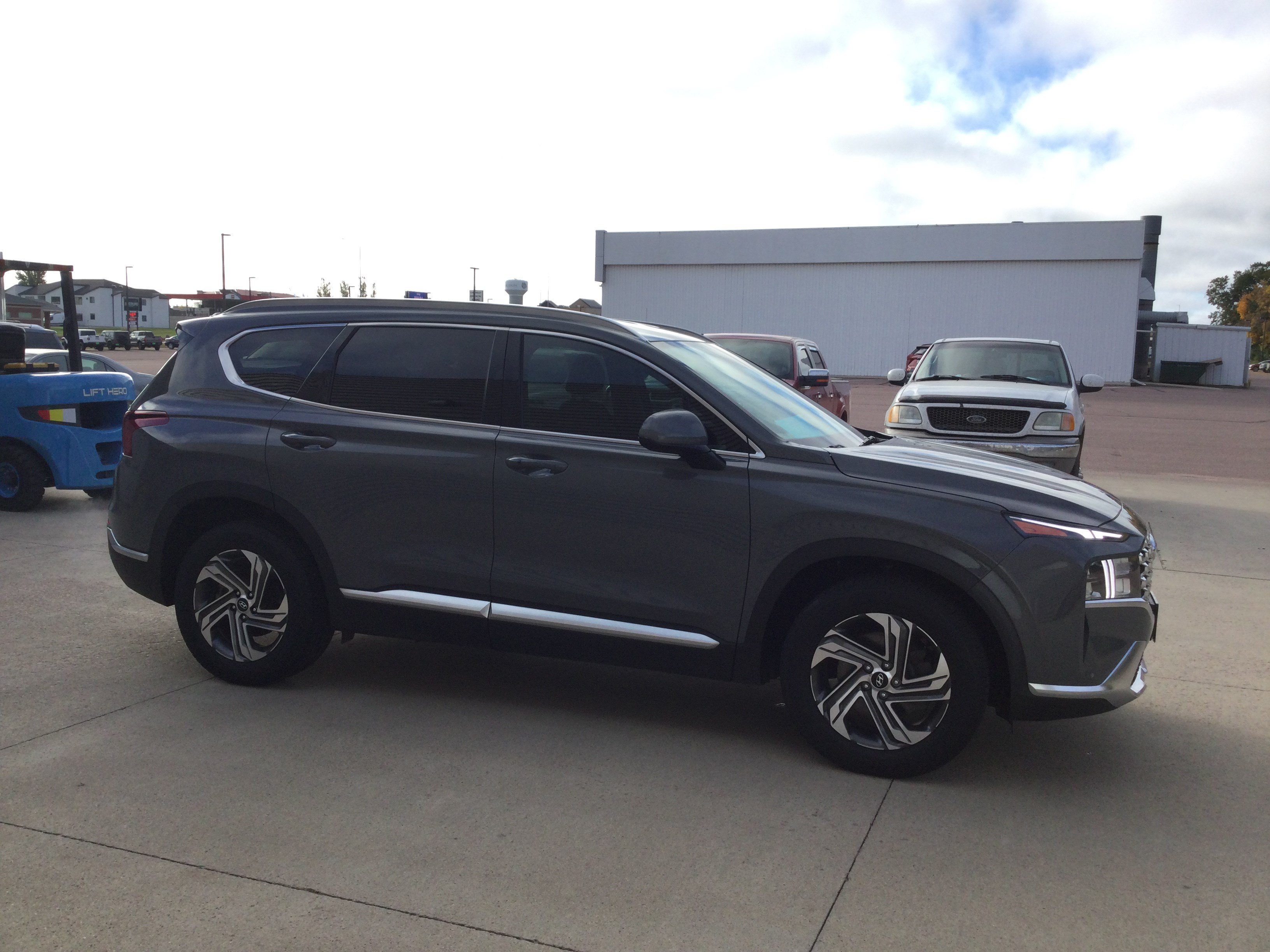 Used 2022 Hyundai Santa Fe SEL FWD image 3