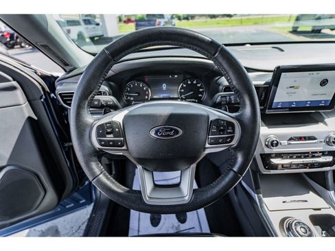 Used 2021 Ford Explorer XLT w/ Equipment Group 202A AWD/4WD image 11