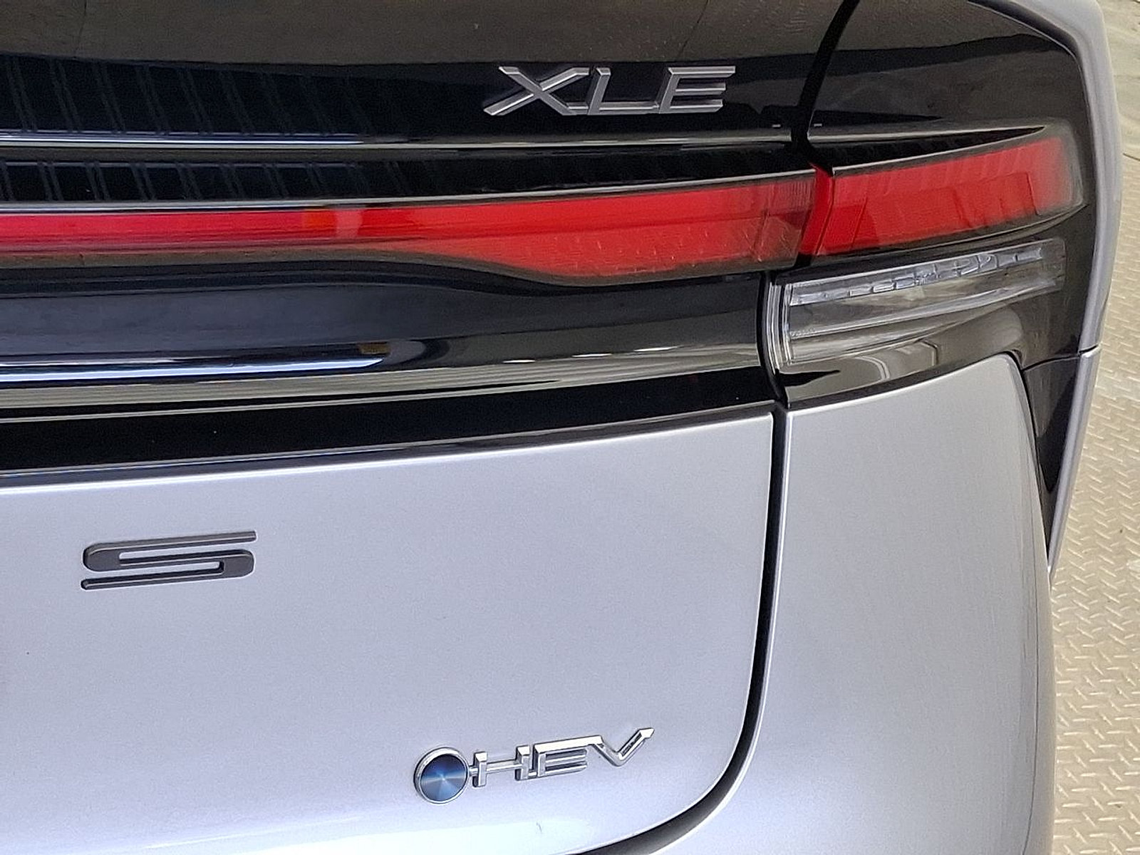 Certified 2024 Toyota Prius XLE AWD/4WD image 28